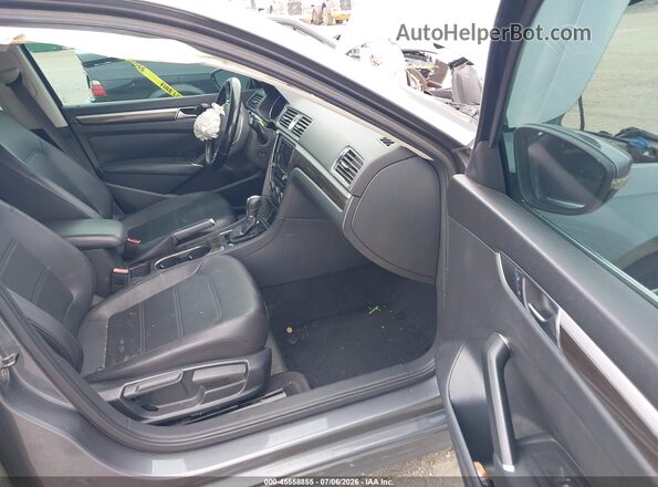 1VWBT7A33HC010904 2017 VOLKSWAGEN PASSAT Gray Вид салону спереду