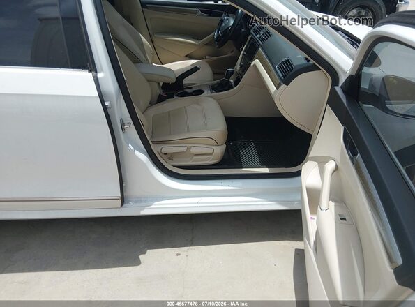1VWBT7A34GC030075 2016 VOLKSWAGEN PASSAT White Widok wnętrza z przodu