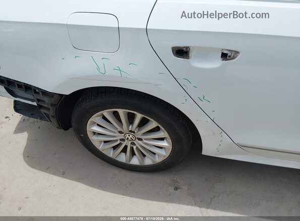 1VWBT7A34GC030075 2016 VOLKSWAGEN PASSAT White Widok z przodu