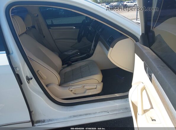 1VWBT7A35HC023640 2017 VOLKSWAGEN PASSAT Белый Вид салона спереди