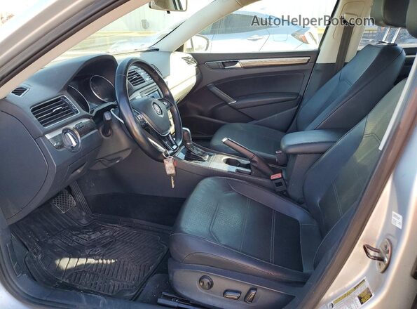 1VWBT7A37GC053060 2016 VOLKSWAGEN PASSAT Silver Вид салону спереду