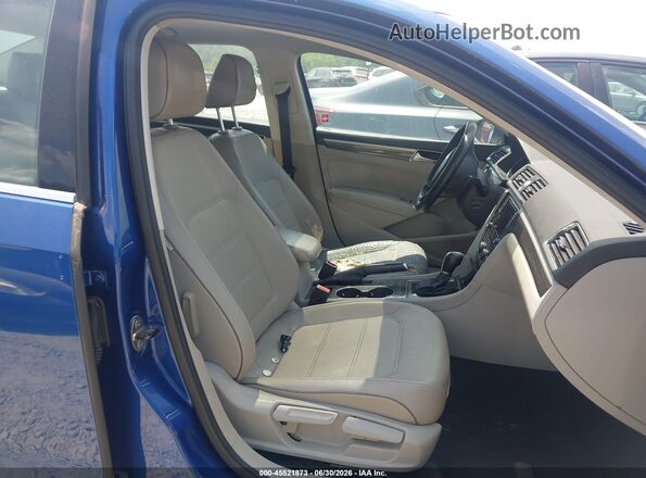 1VWBT7A39GC067574 2016 VOLKSWAGEN PASSAT Blue Вид салону спереду