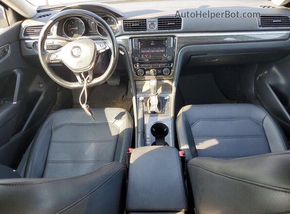 1VWBT7A3XHC075619 2017 VOLKSWAGEN PASSAT Blue Вид панелі приладів