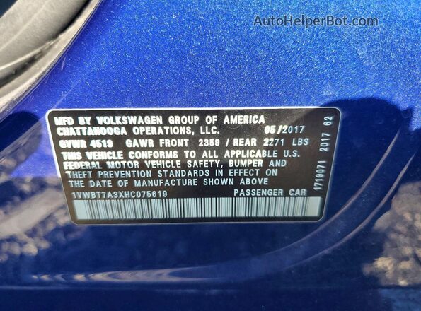 1VWBT7A3XHC075619 2017 VOLKSWAGEN PASSAT Blue Вид підкапотного простору