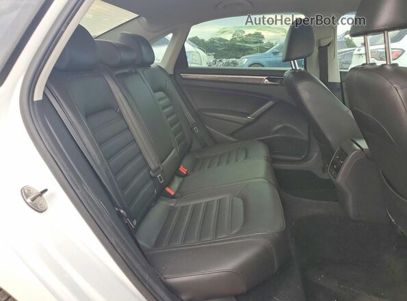1VWCM7A34HC085032 2017 VOLKSWAGEN PASSAT White უკანა სავარძლების ხედი