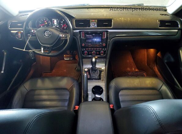 1VWCT7A33HC031918 2017 VOLKSWAGEN PASSAT White Vista del salpicadero