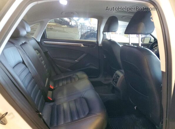 1VWCT7A33HC031918 2017 VOLKSWAGEN PASSAT White Vista de los asientos traseros