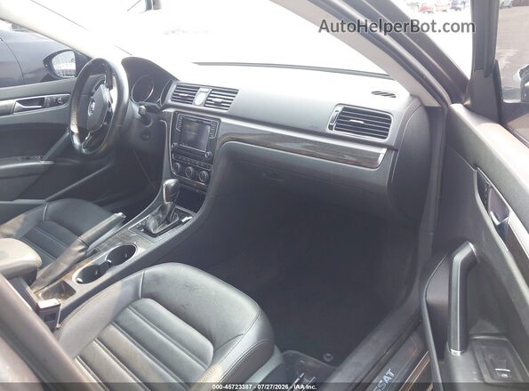 1VWCT7A38HC075011 2017 VOLKSWAGEN PASSAT Серый Вид салона спереди