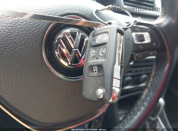 1VWCT7A38HC075011 2017 VOLKSWAGEN PASSAT Серый Вид панели приборов