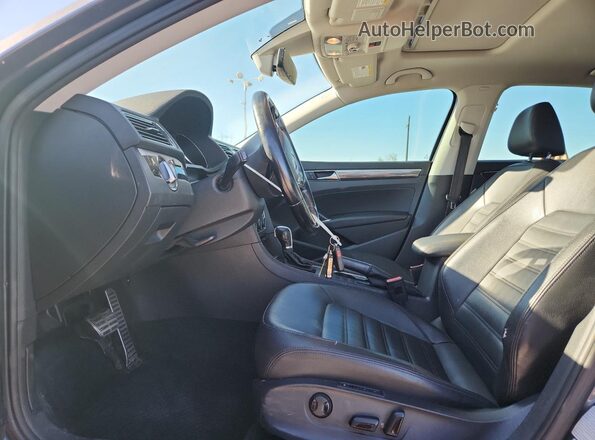 1VWCT7A3XHC053138 2017 VOLKSWAGEN PASSAT Серый Вид салона спереди