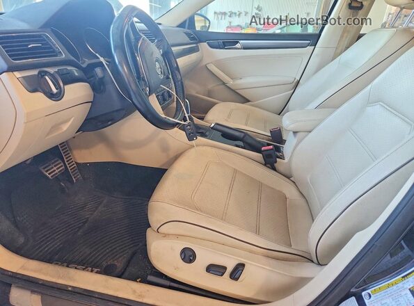1VWDT7A30HC023876 2017 VOLKSWAGEN PASSAT Black წინა სალონის ხედი