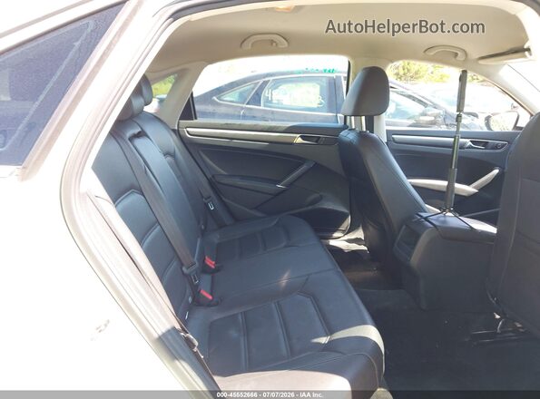 1VWDT7A30HC049054 2017 VOLKSWAGEN PASSAT White VIN კოდის სტიკერის ხედი