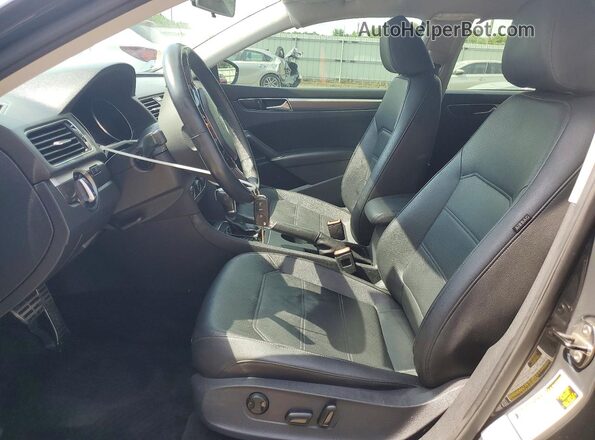 1VWDT7A30HC050270 2017 VOLKSWAGEN PASSAT Gray Widok wnętrza z przodu