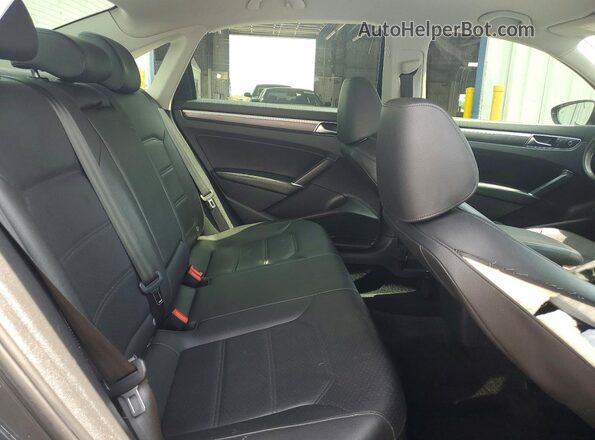 1VWDT7A30HC050270 2017 VOLKSWAGEN PASSAT Gray Widok tylnych siedzeń