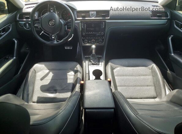 1VWDT7A30HC050270 2017 VOLKSWAGEN PASSAT Gray Widok deski rozdzielczej