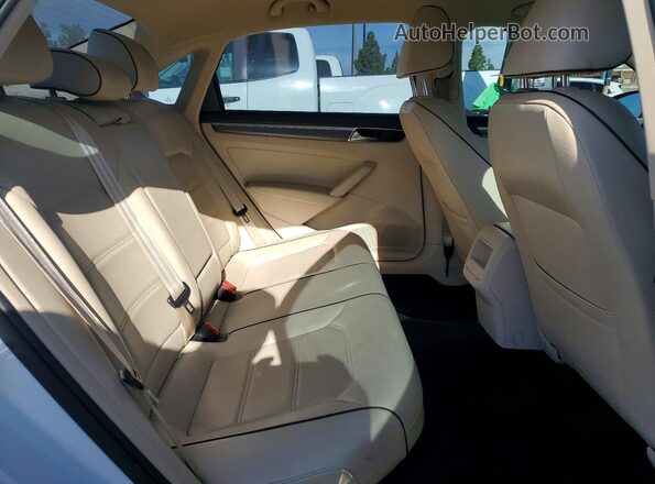 1VWDT7A30HC053556 2017 VOLKSWAGEN PASSAT White უკანა სავარძლების ხედი