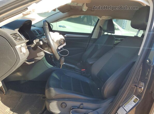 1VWDT7A31HC015687 2017 VOLKSWAGEN PASSAT Серый Вид салона спереди