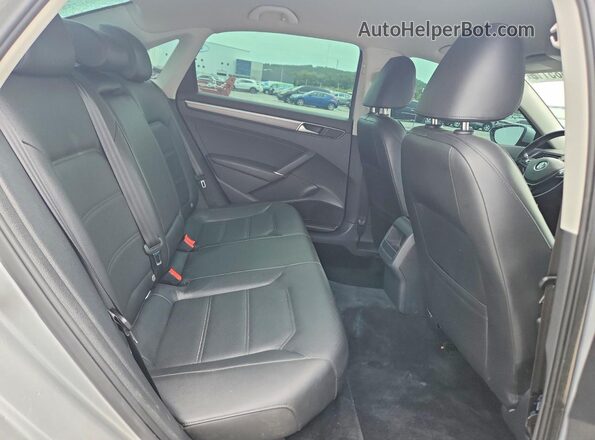 1VWDT7A31HC018881 2017 VOLKSWAGEN PASSAT Silver Вид задніх сидінь