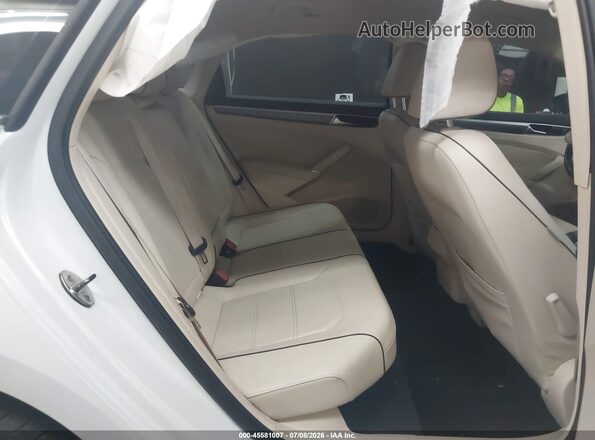 1VWDT7A31HC065019 2017 VOLKSWAGEN PASSAT White VIN კოდის სტიკერის ხედი