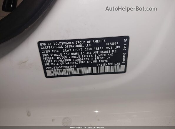 1VWDT7A31HC065019 2017 VOLKSWAGEN PASSAT White ძრავის განყოფილების ხედი