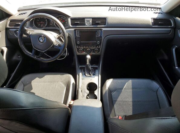 1VWDT7A32HC013169 2017 VOLKSWAGEN PASSAT Charcoal Widok deski rozdzielczej