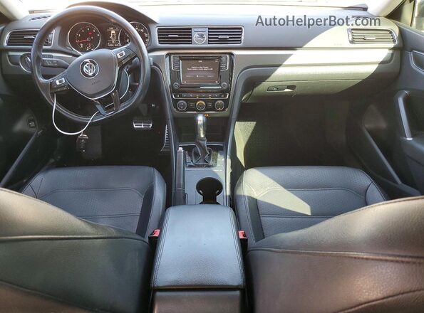 1VWDT7A33HC015383 2017 VOLKSWAGEN PASSAT Gray Widok deski rozdzielczej