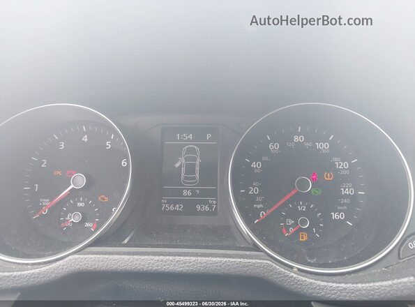 1VWDT7A33HC084638 2017 VOLKSWAGEN PASSAT Silver Вид задніх сидінь