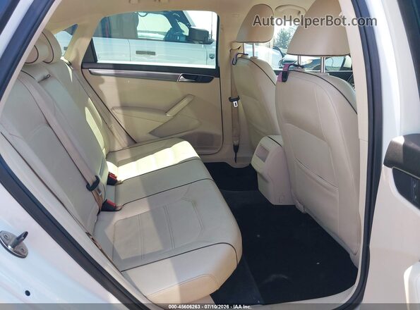 1VWDT7A34HC032970 2017 VOLKSWAGEN PASSAT White VIN կոդի պիտակի տեսք