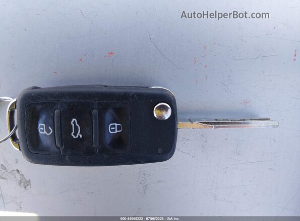 1VWDT7A34HC044469 2017 VOLKSWAGEN PASSAT Silver Dashboard view