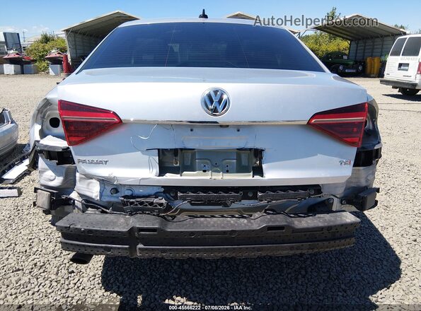 1VWDT7A34HC044469 2017 VOLKSWAGEN PASSAT Silver Front view