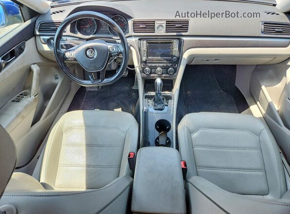 1VWDT7A34HC066407 2017 VOLKSWAGEN PASSAT Blue Вид панелі приладів