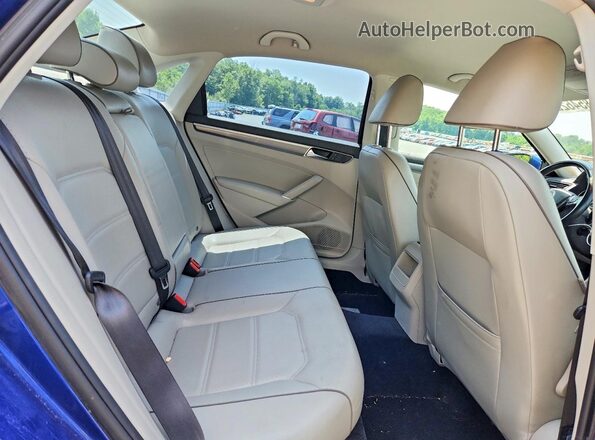 1VWDT7A34HC066407 2017 VOLKSWAGEN PASSAT Blue Вид задніх сидінь