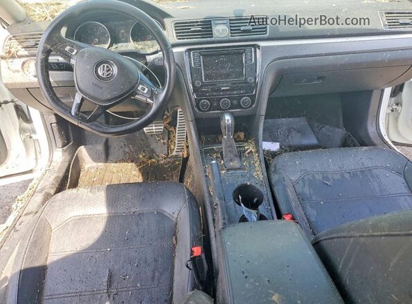 1VWDT7A36HC004863 2017 VOLKSWAGEN PASSAT White Dashboard view
