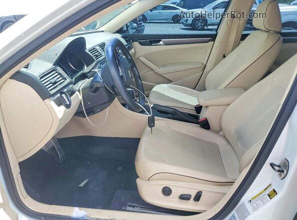 1VWDT7A36HC018925 2017 VOLKSWAGEN PASSAT White Front interior view