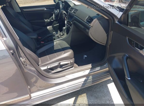 1VWDT7A36HC054713 2017 VOLKSWAGEN PASSAT Серый Вид салона спереди