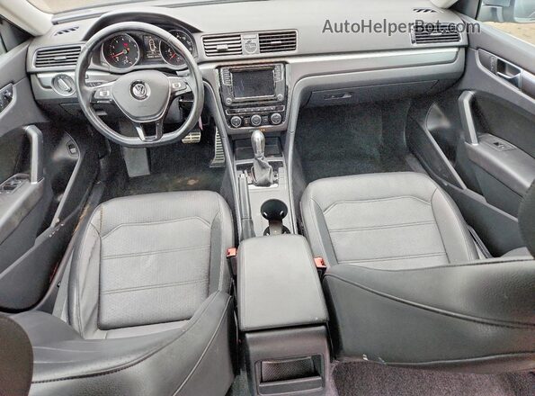 1VWDT7A36HC056901 2017 VOLKSWAGEN PASSAT Серый Вид панели приборов