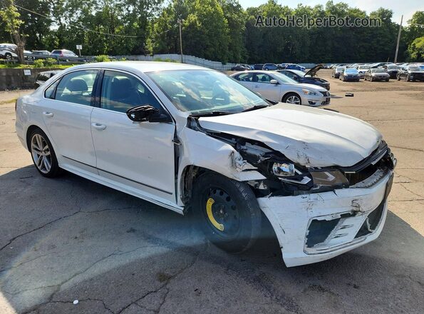 1VWDT7A36HC076856 2017 VOLKSWAGEN PASSAT White Front right