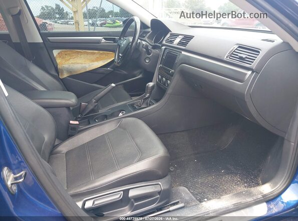 1VWDT7A38HC058245 2017 VOLKSWAGEN PASSAT Blue Vista interior delantera