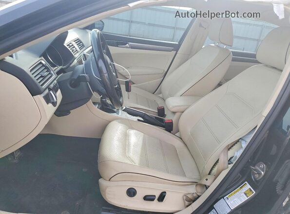 1VWDT7A39HC069223 2017 VOLKSWAGEN PASSAT Черный Вид салона спереди