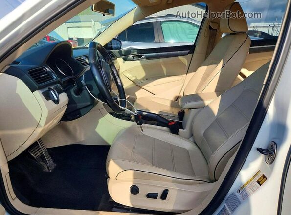 1VWDT7A3XHC003523 2017 VOLKSWAGEN PASSAT White Սալոնի դիմացի տեսք