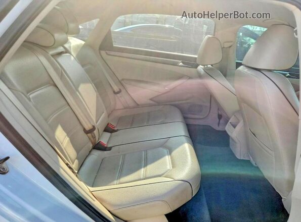 1VWDT7A3XHC003523 2017 VOLKSWAGEN PASSAT White Հետևի նստատեղերի տեսք