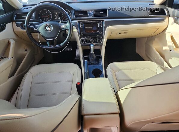 1VWDT7A3XHC003523 2017 VOLKSWAGEN PASSAT White Առջևի վահանակի տեսք