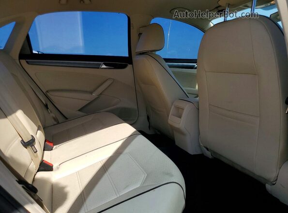 1VWDT7A3XHC019804 2017 VOLKSWAGEN PASSAT Черный Вид задних сидений