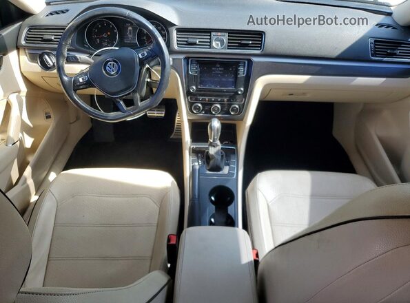 1VWDT7A3XHC019804 2017 VOLKSWAGEN PASSAT Черный Вид панели приборов
