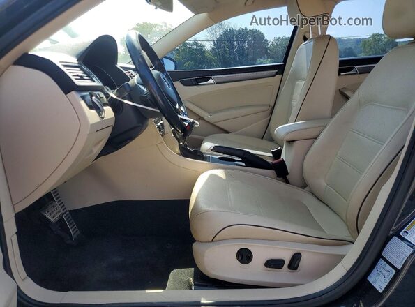 1VWDT7A3XHC019804 2017 VOLKSWAGEN PASSAT Черный Вид салона спереди