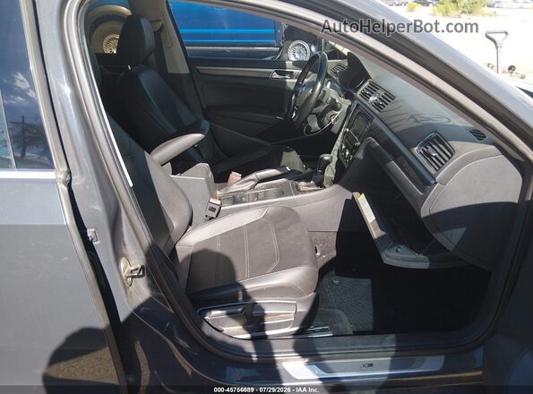 1VWDT7A3XHC027417 2017 VOLKSWAGEN PASSAT Серый Вид салона спереди