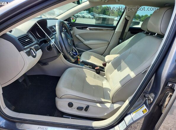 1VWGT7A30HC028038 2017 VOLKSWAGEN PASSAT Серый Вид салона спереди