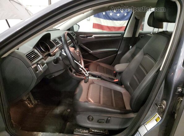 1VWGT7A36HC033969 2017 VOLKSWAGEN PASSAT Серебряный Вид салона спереди