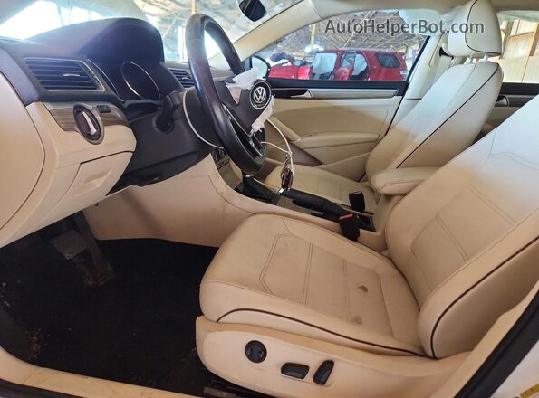 1VWGT7A38HC077486 2017 VOLKSWAGEN PASSAT White წინა სალონის ხედი
