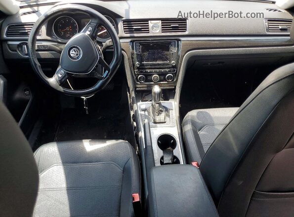 1VWHM7A38HC061774 2017 VOLKSWAGEN PASSAT Black Dashboard view